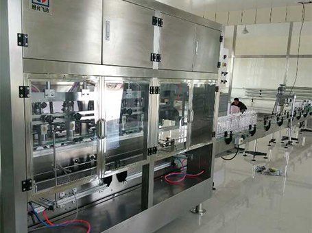 全自灌裝機(jī)節(jié)省場(chǎng)地人力物力-助力新零售